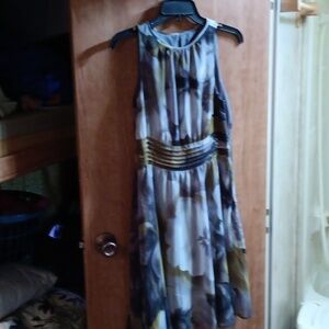 Ann Taylor size 4P light and flowy 100% polyester full side hidden zipper